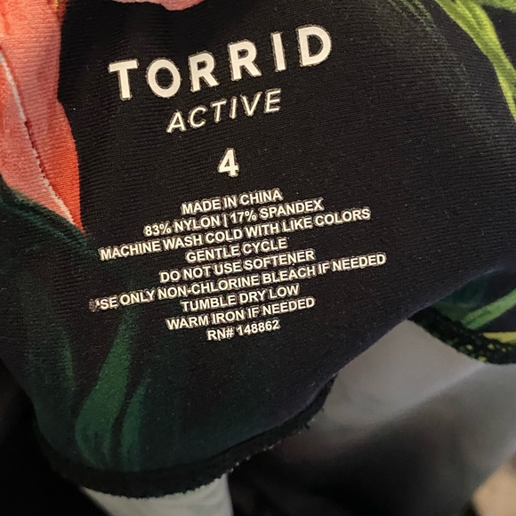 Torrid size 4 PERFORMANCE CORE CROP ACTIVE LEGGING WITH SIDE POCKETS - Picture 5 of 5